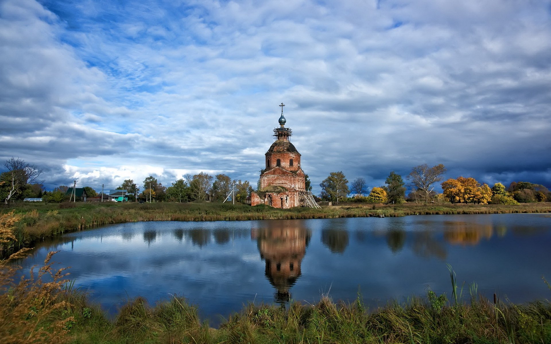 Картинки церковь на фоне природы фото